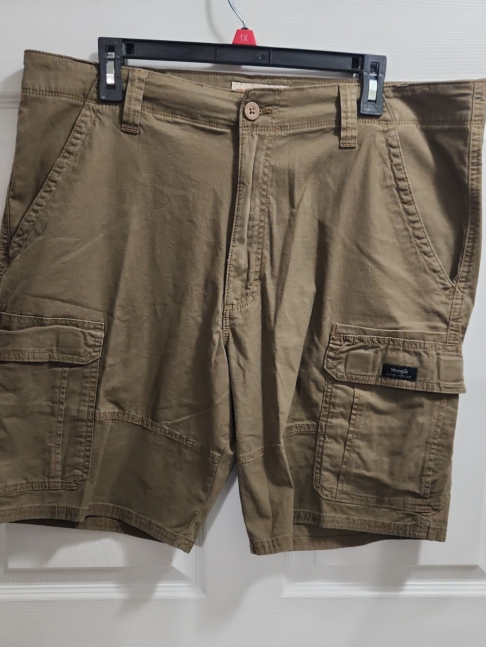 Wrangler Men's Khaki Cargo Shorts - Olive/Tan Tone 10" Inseam